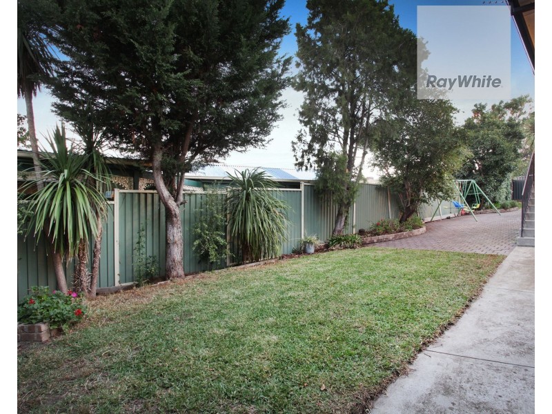 11 Taunton Place, Gladstone Park VIC 3043