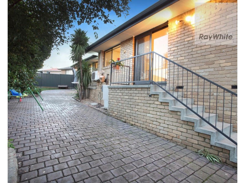 11 Taunton Place, Gladstone Park VIC 3043