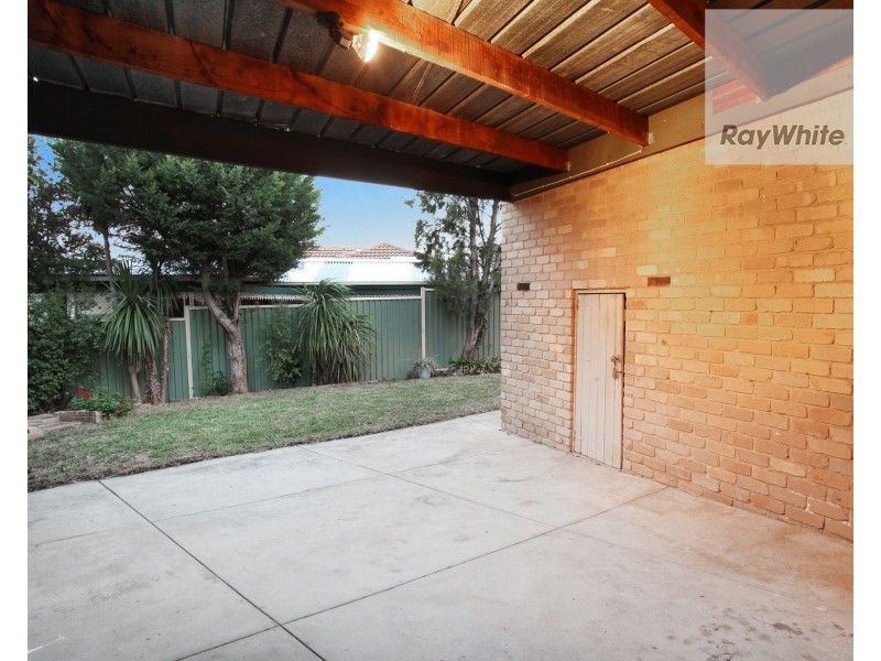 11 Taunton Place, Gladstone Park VIC 3043