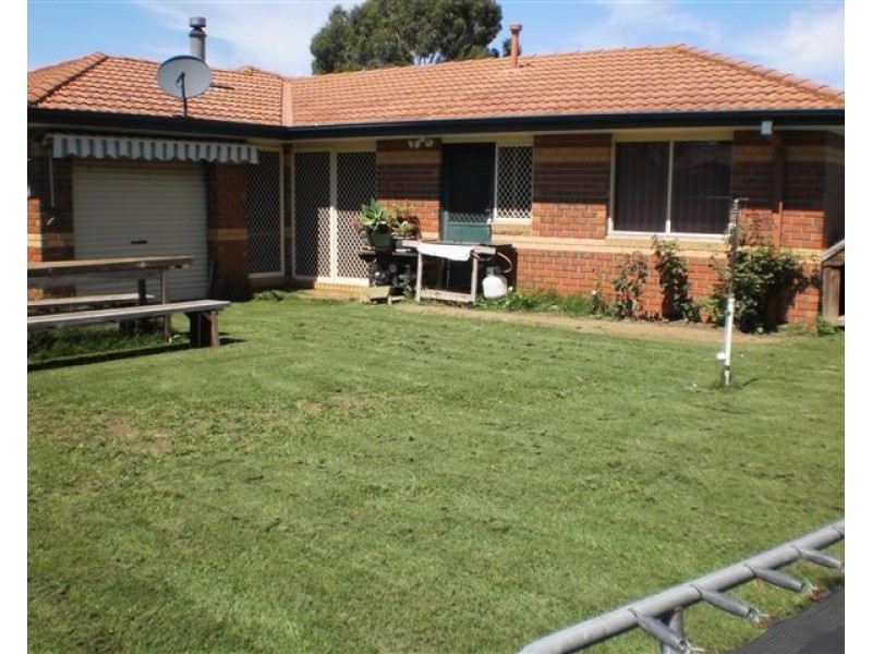 22 Yarcombe Crescent, Craigieburn VIC 3064