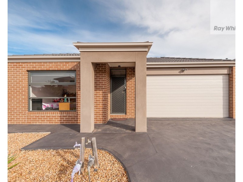 19 Oakgrove Drive, Craigieburn VIC 3064