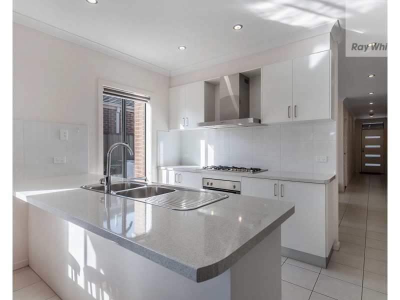 19 Oakgrove Drive, Craigieburn VIC 3064