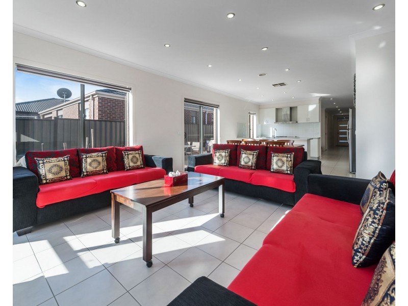 19 Oakgrove Drive, Craigieburn VIC 3064