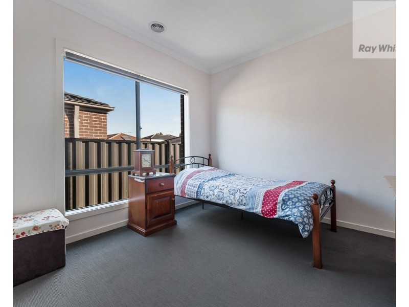 19 Oakgrove Drive, Craigieburn VIC 3064