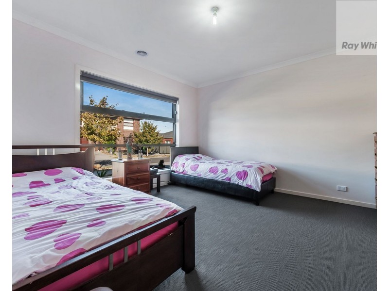 19 Oakgrove Drive, Craigieburn VIC 3064