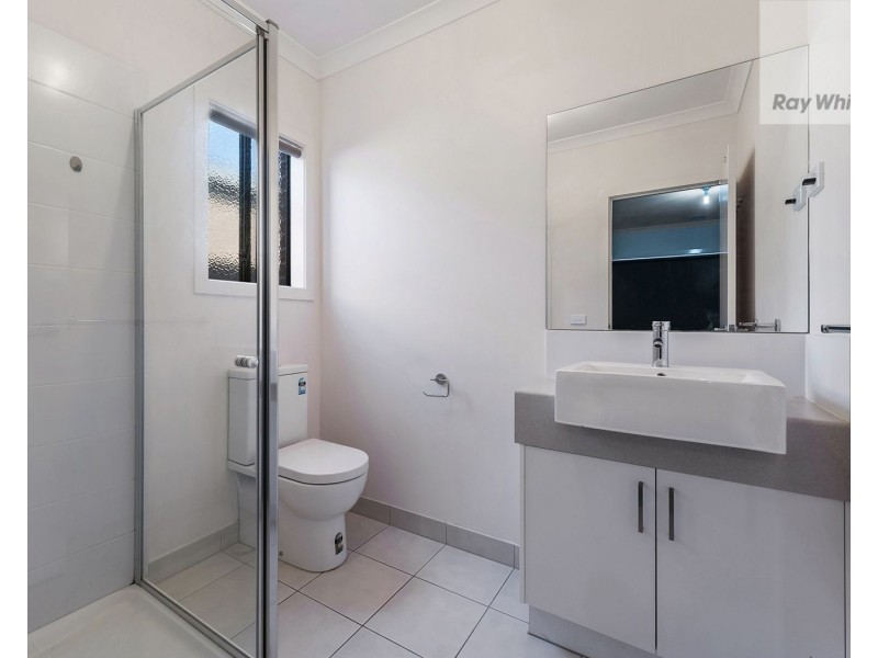 19 Oakgrove Drive, Craigieburn VIC 3064