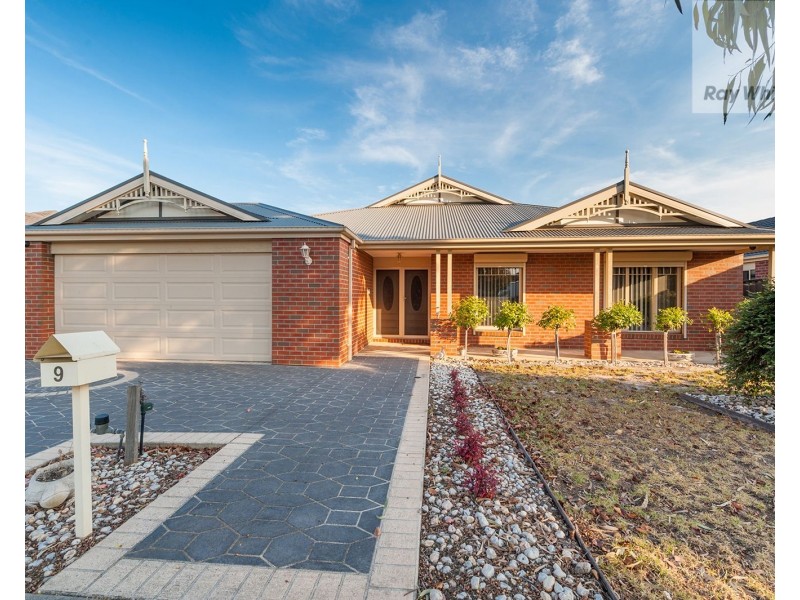 9 Serendip Crescent, Greenvale VIC 3059