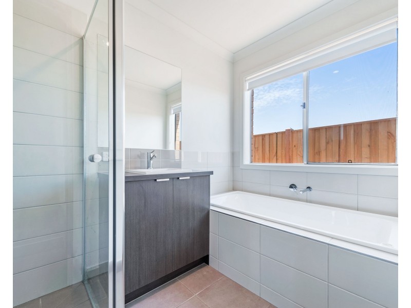 21 Stettler Boulevard, Mickleham VIC 3064