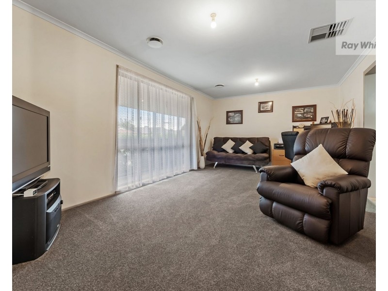 2 Yatton Place, Craigieburn VIC 3064