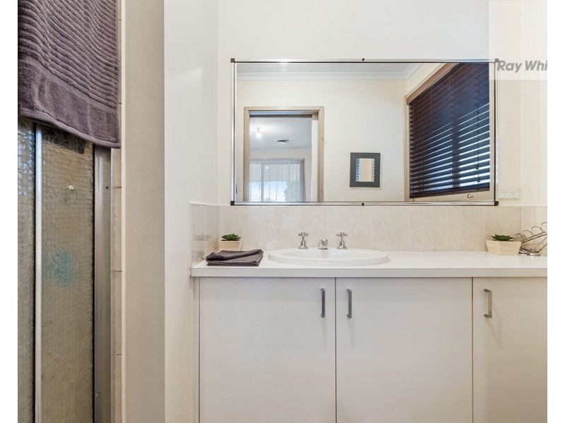 2 Yatton Place, Craigieburn VIC 3064