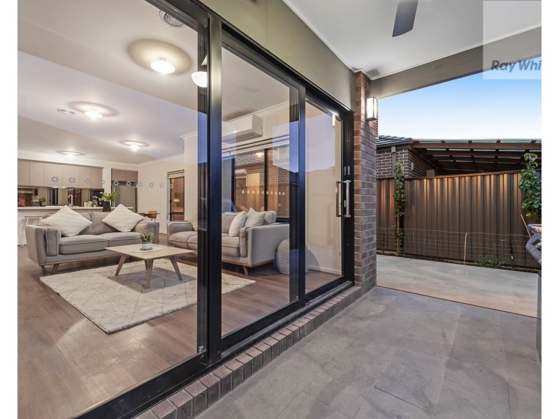 4 Mountleigh Circuit, Craigieburn VIC 3064