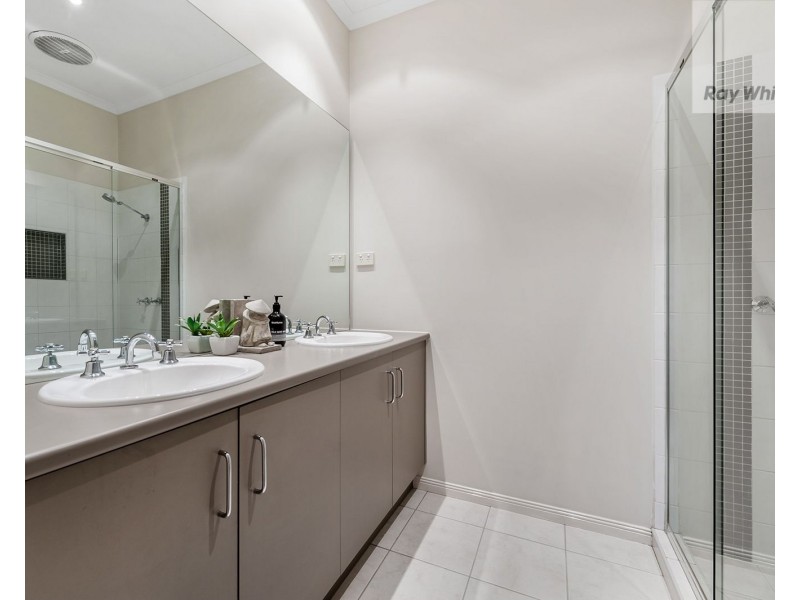 5 Osprey Place, Craigieburn VIC 3064