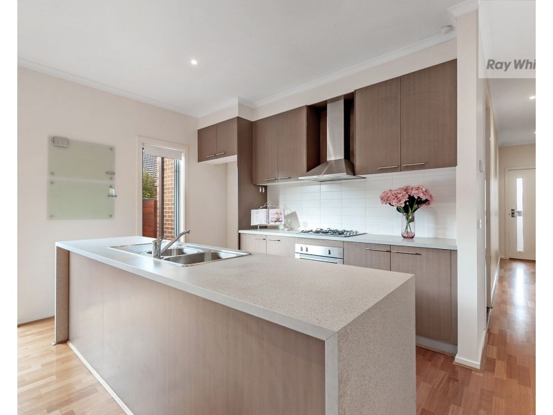 18 Healesville Loop, Craigieburn VIC 3064