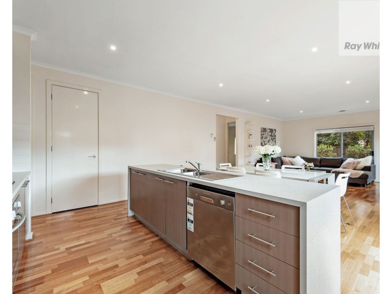 18 Healesville Loop, Craigieburn VIC 3064