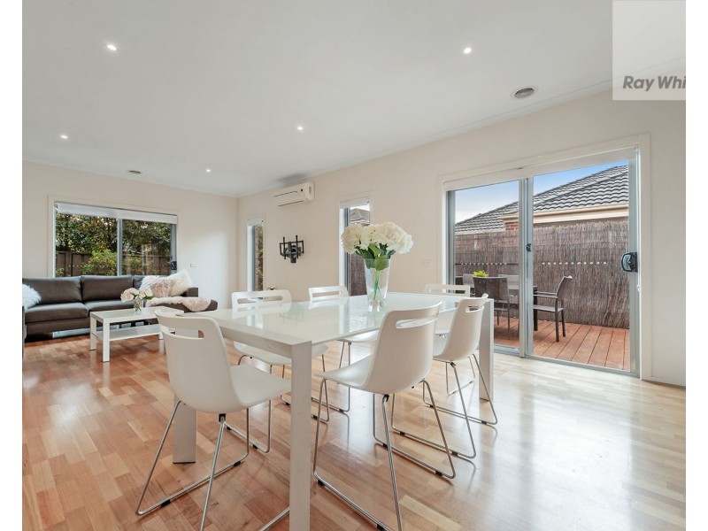 18 Healesville Loop, Craigieburn VIC 3064