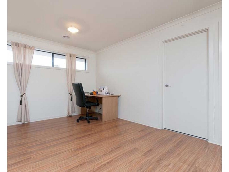 25 Gippsland Way, Craigieburn VIC 3064