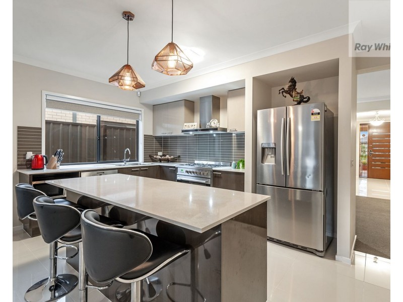 10 Admiration Drive, Craigieburn VIC 3064