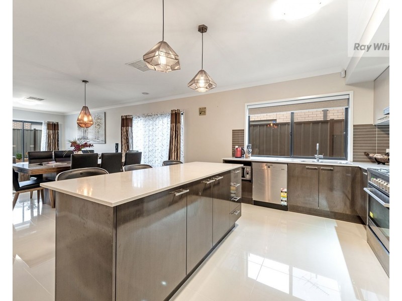 10 Admiration Drive, Craigieburn VIC 3064