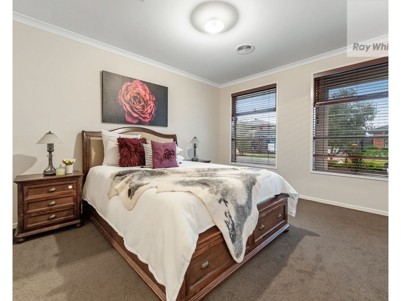10 Admiration Drive, Craigieburn VIC 3064