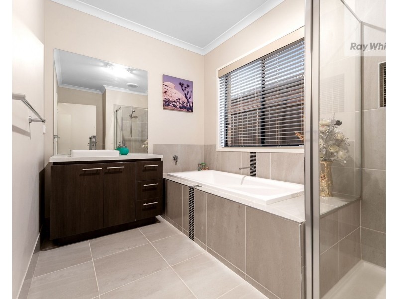 10 Admiration Drive, Craigieburn VIC 3064