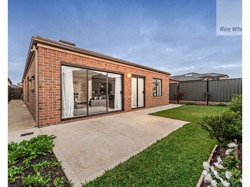 10 Admiration Drive, Craigieburn VIC 3064