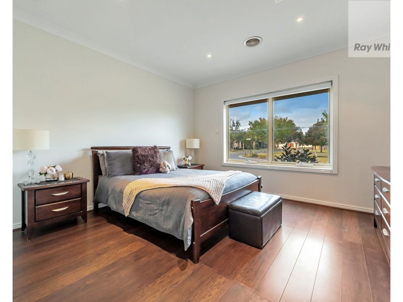 35 Bellfield Drive, Craigieburn VIC 3064
