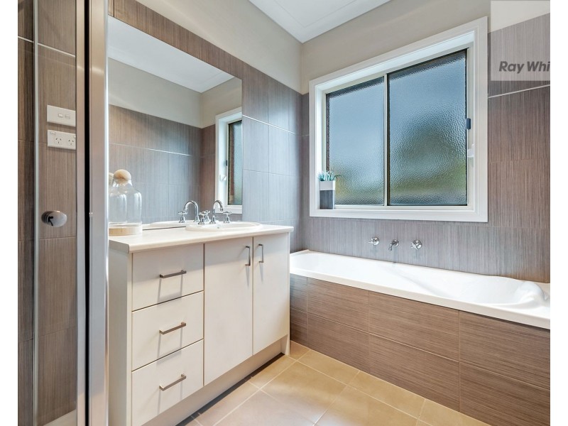 35 Bellfield Drive, Craigieburn VIC 3064