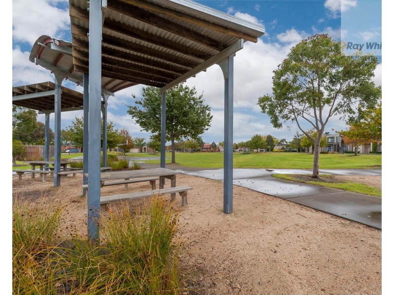 35 Bellfield Drive, Craigieburn VIC 3064