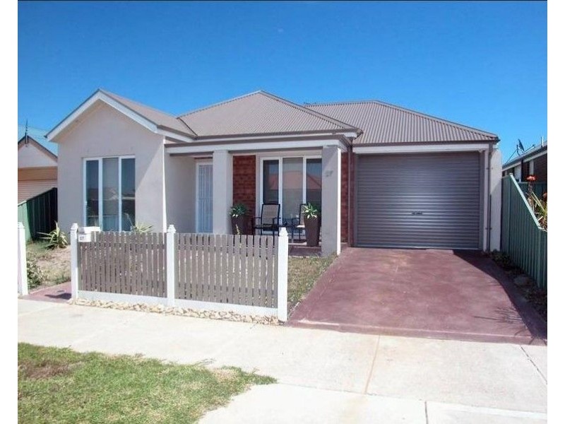 27 Swinburne Close, Craigieburn VIC 3064