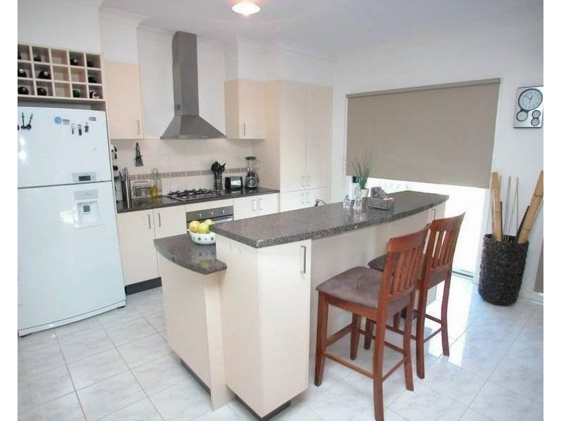 27 Swinburne Close, Craigieburn VIC 3064