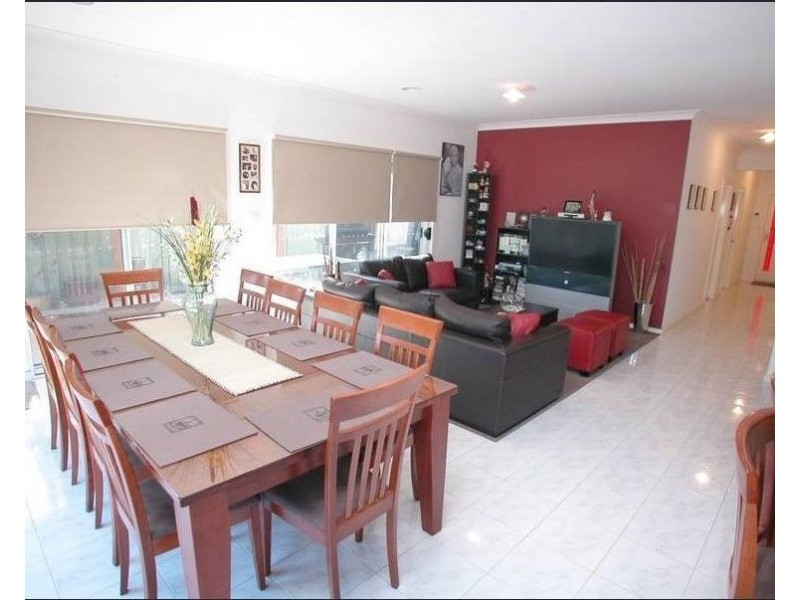 27 Swinburne Close, Craigieburn VIC 3064