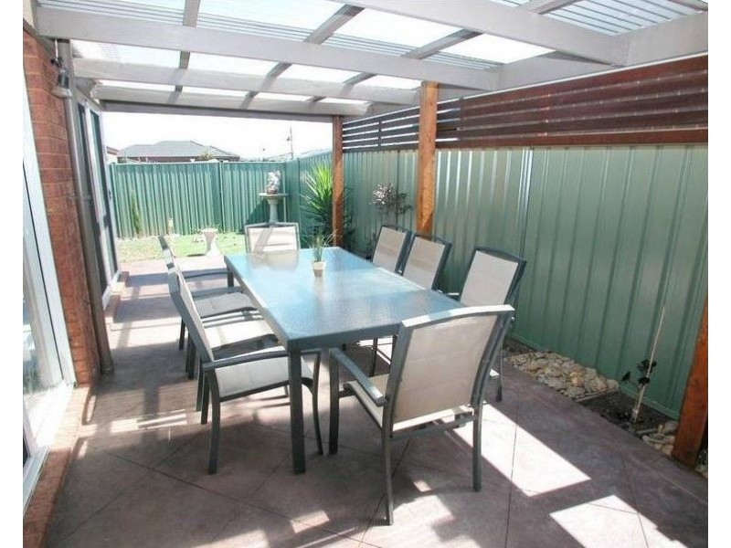 27 Swinburne Close, Craigieburn VIC 3064