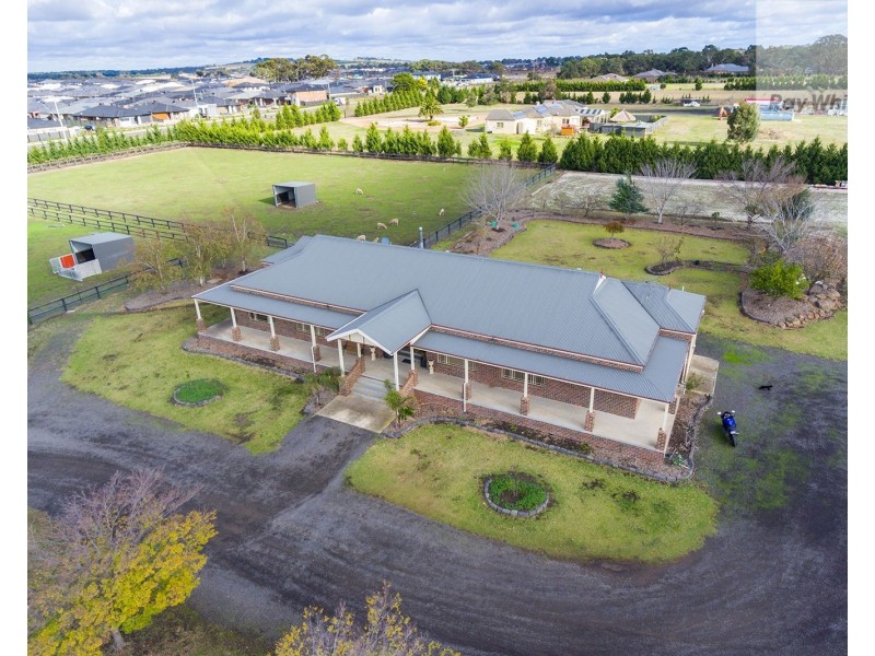 5 Lakeview Drive, Mickleham VIC 3064