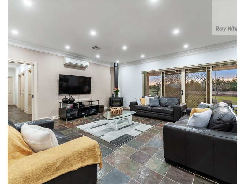 5 Lakeview Drive, Mickleham VIC 3064