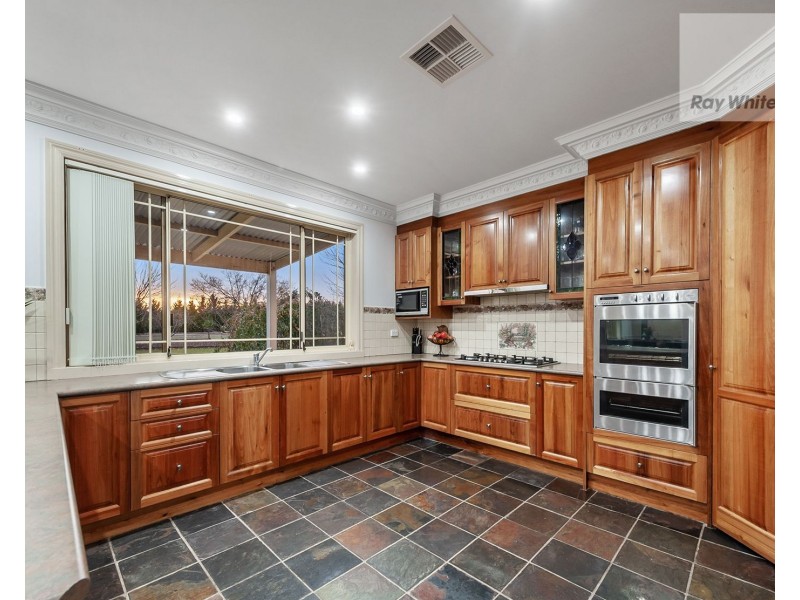 5 Lakeview Drive, Mickleham VIC 3064