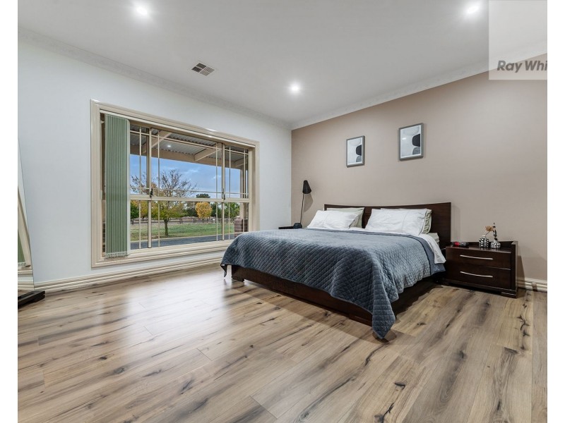 5 Lakeview Drive, Mickleham VIC 3064