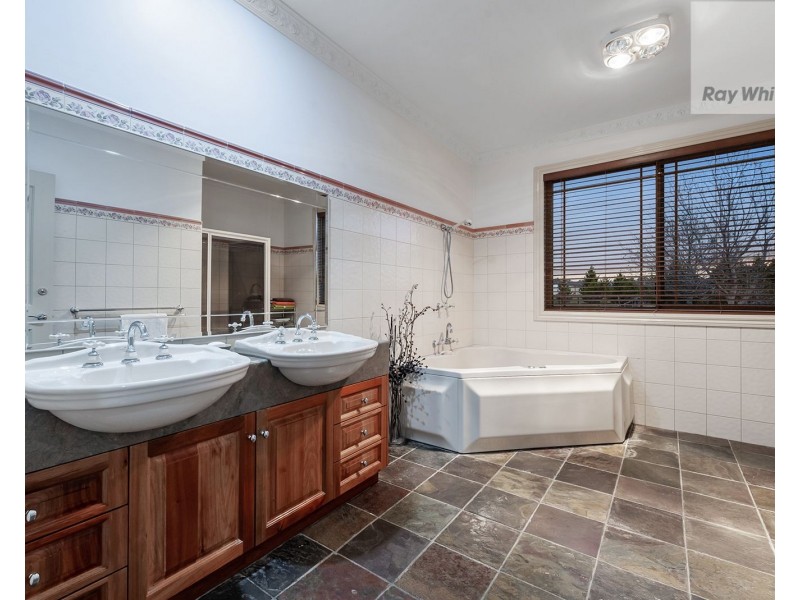 5 Lakeview Drive, Mickleham VIC 3064