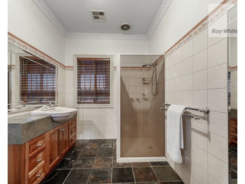 5 Lakeview Drive, Mickleham VIC 3064