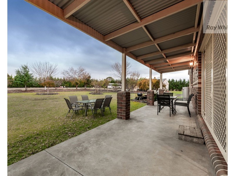 5 Lakeview Drive, Mickleham VIC 3064