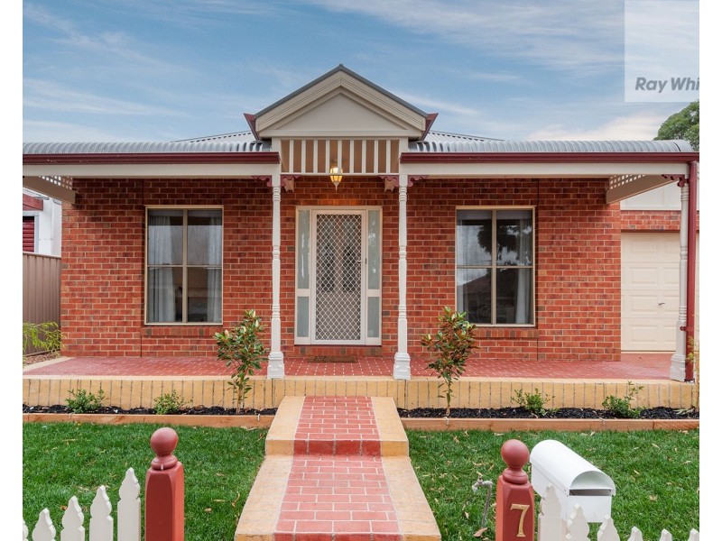 7 Bowman Glen, Craigieburn VIC 3064