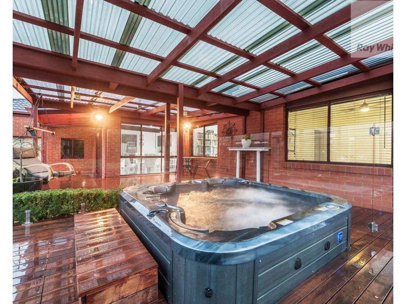 16 Burniston Avenue, Craigieburn VIC 3064