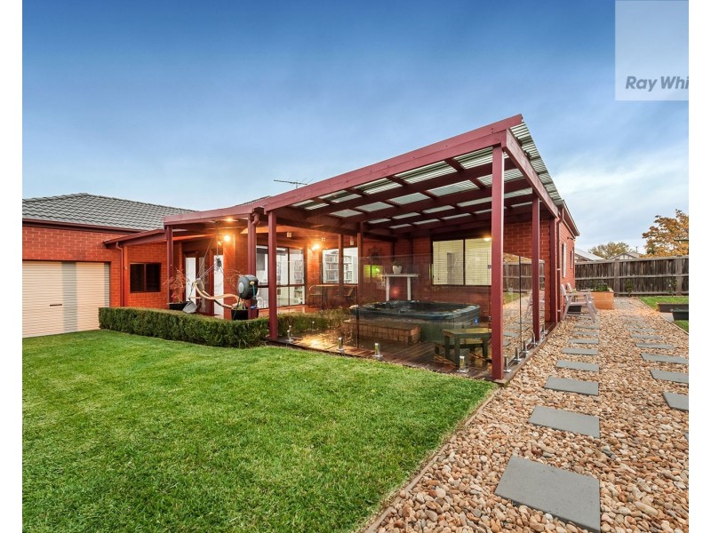 16 Burniston Avenue, Craigieburn VIC 3064