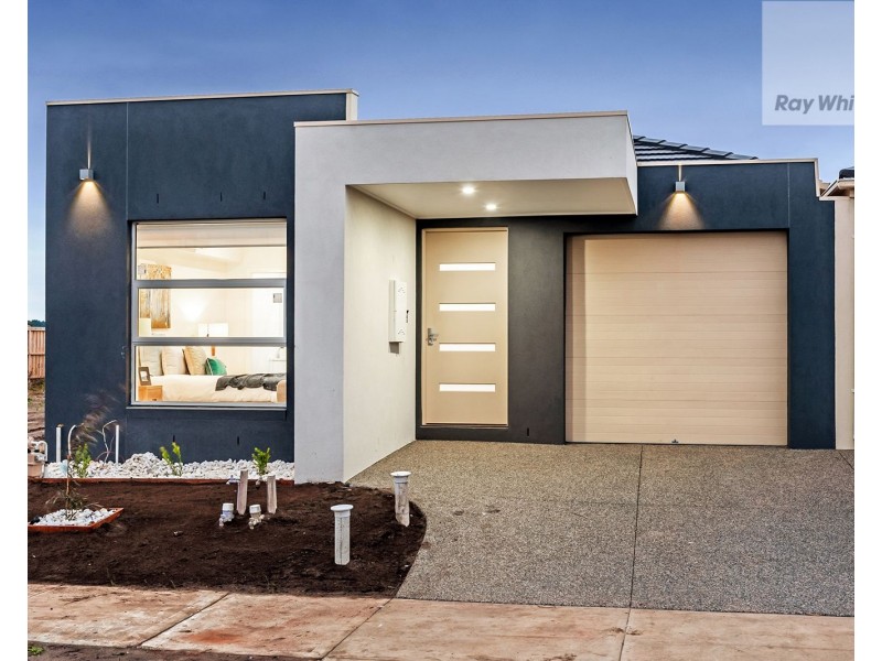 8 Pasture Drive, Mickleham VIC 3064