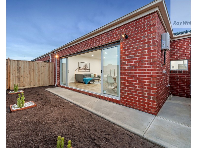 8 Pasture Drive, Mickleham VIC 3064