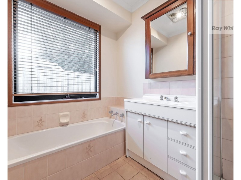 8 Tenby Court, Craigieburn VIC 3064