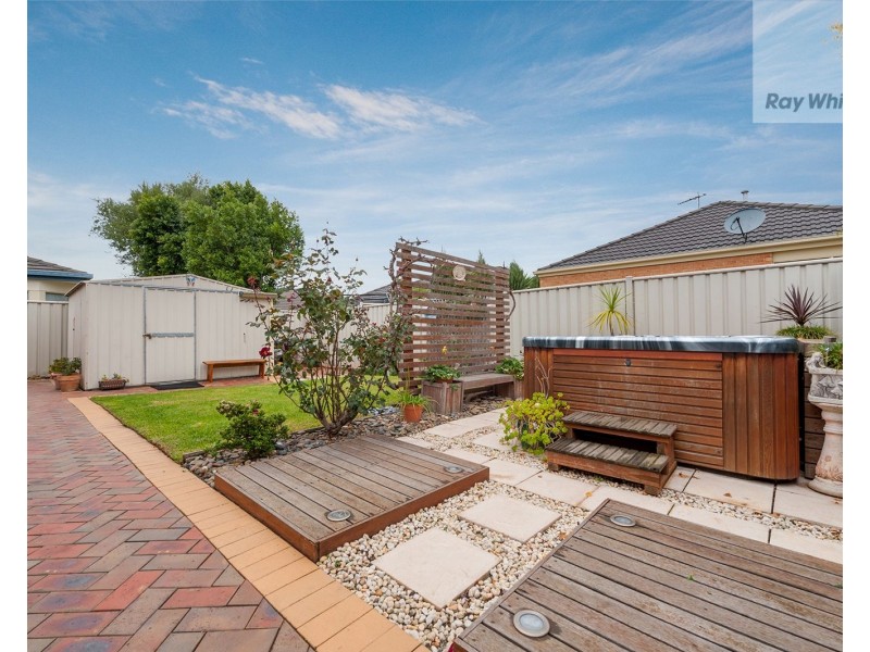 39 Lakes Drive, Craigieburn VIC 3064