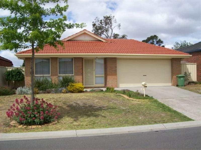 32 Woodlea Crescent, Craigieburn VIC 3064