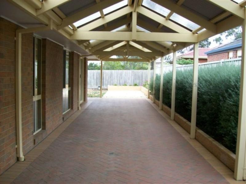 32 Woodlea Crescent, Craigieburn VIC 3064