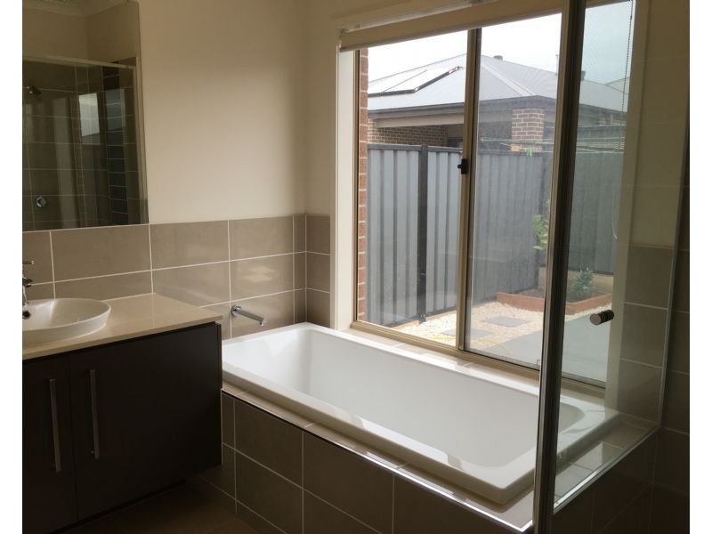 31 Versant Drive, Craigieburn VIC 3064