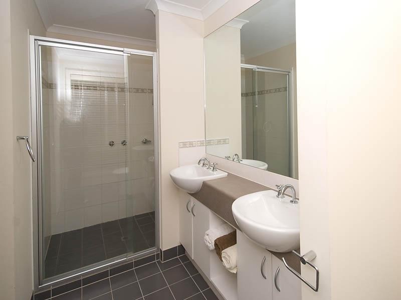 12 Neptune Street, Roxburgh Park VIC 3064